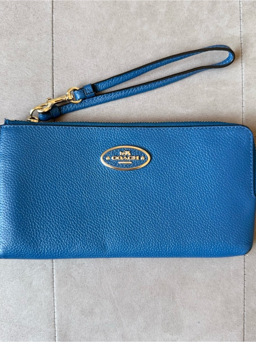 Coach Refined Grain Leather L-Zip
Wallet Wristlet